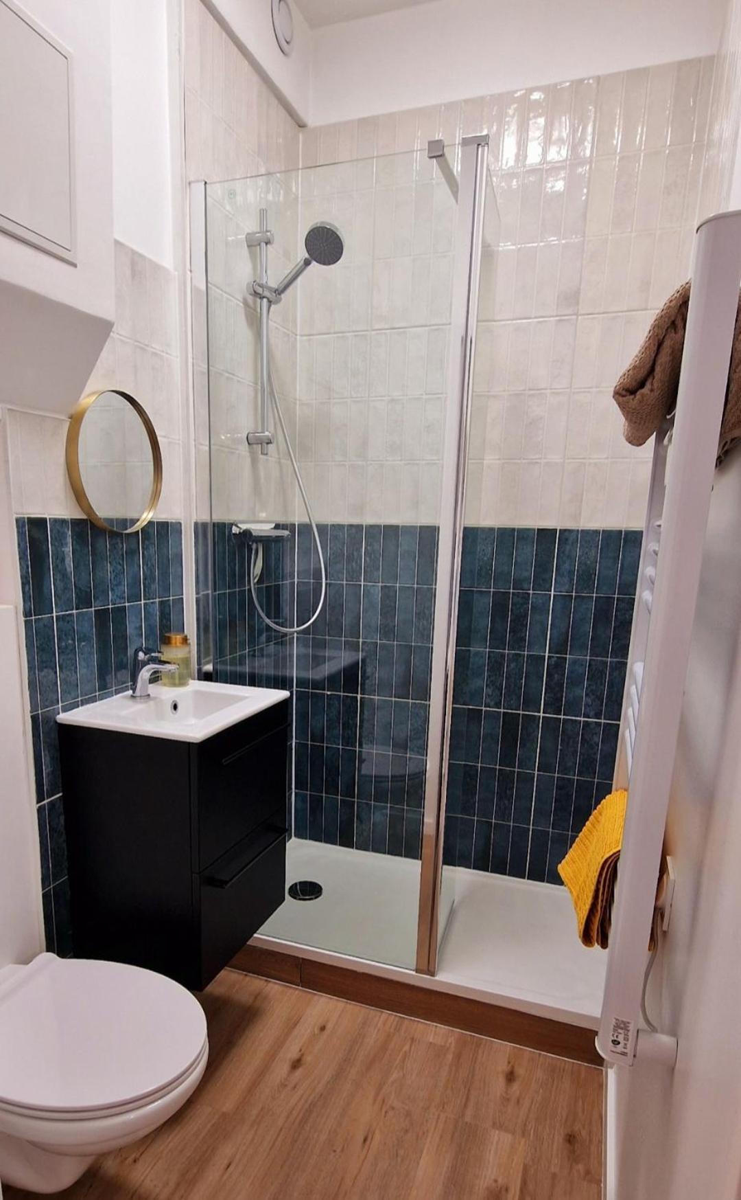Apartment Centre *