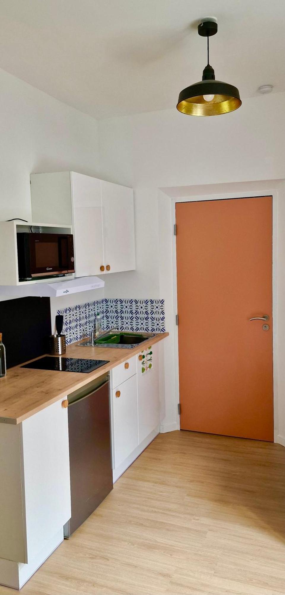 Apartment Centre *